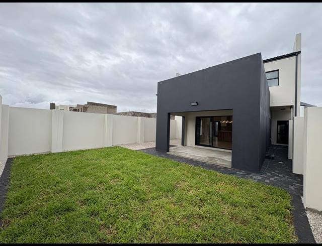 3 BEDROOM HOUSE FOR SALE IN SANDOWN